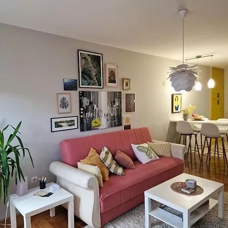 Quiet Center Apartment *